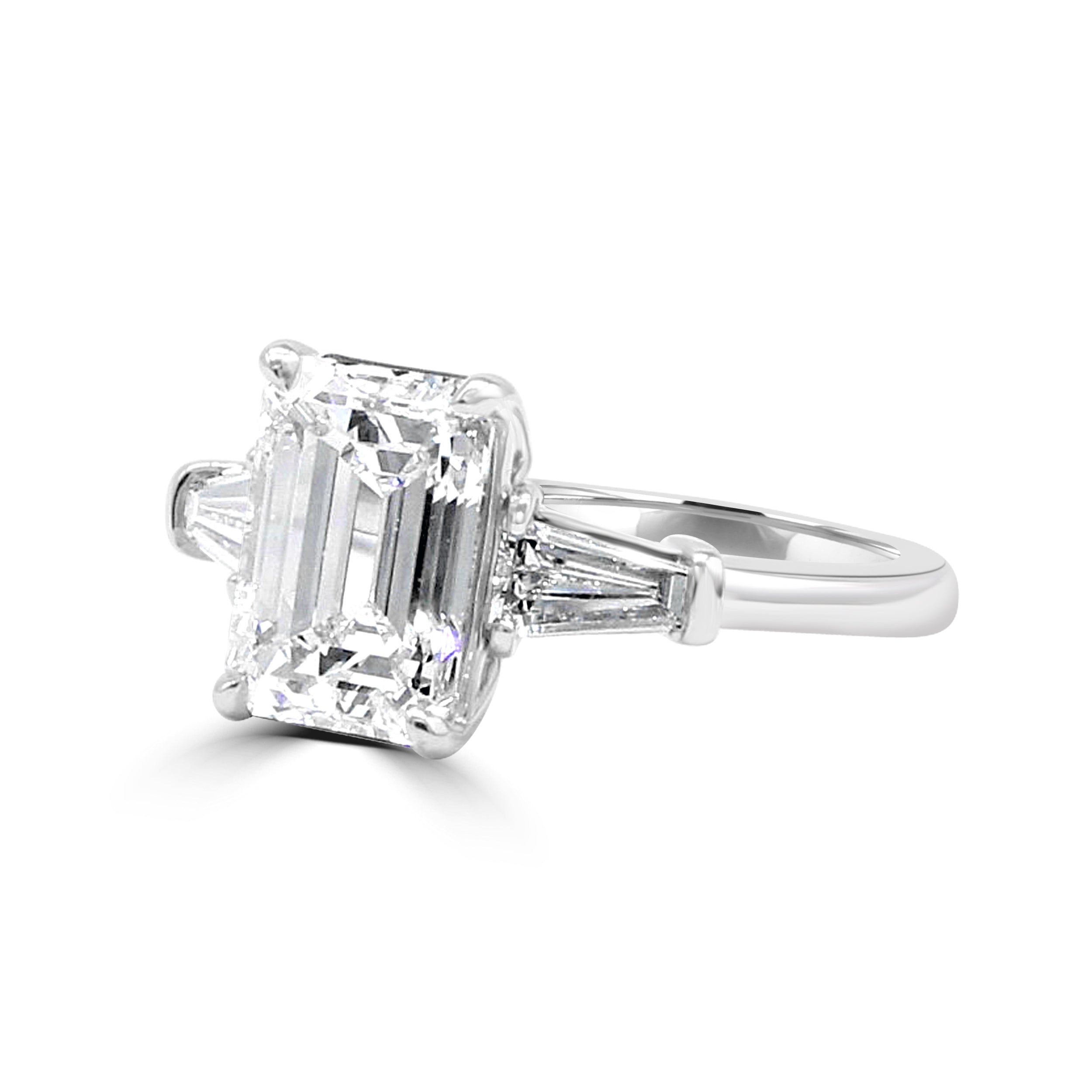 Classic Emerald cut with side Tapper Baguettes