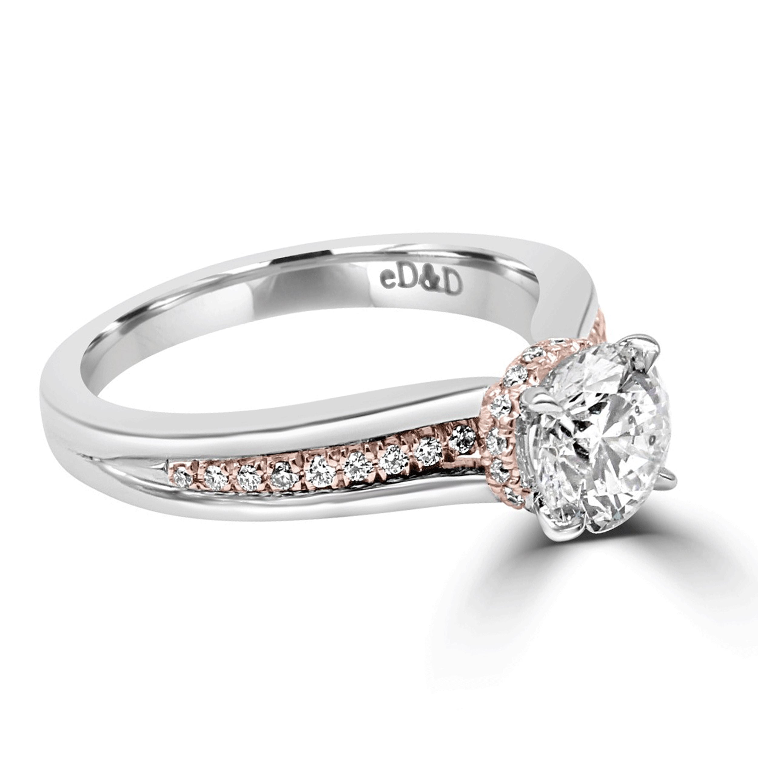 Two-tone gold with diamonds at varying heights, emphasizing the center at the top.