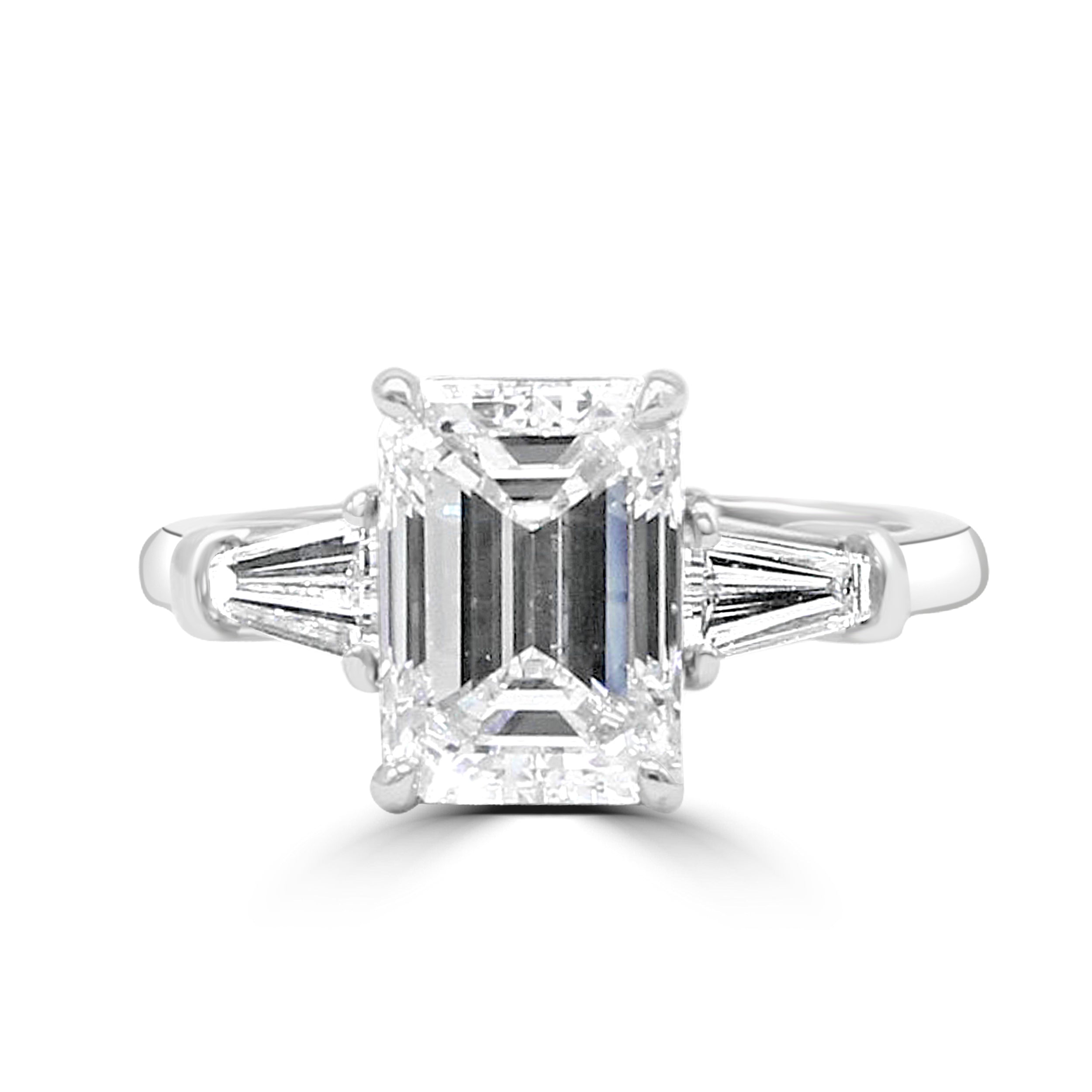 Classic Emerald cut with side Tapper Baguettes