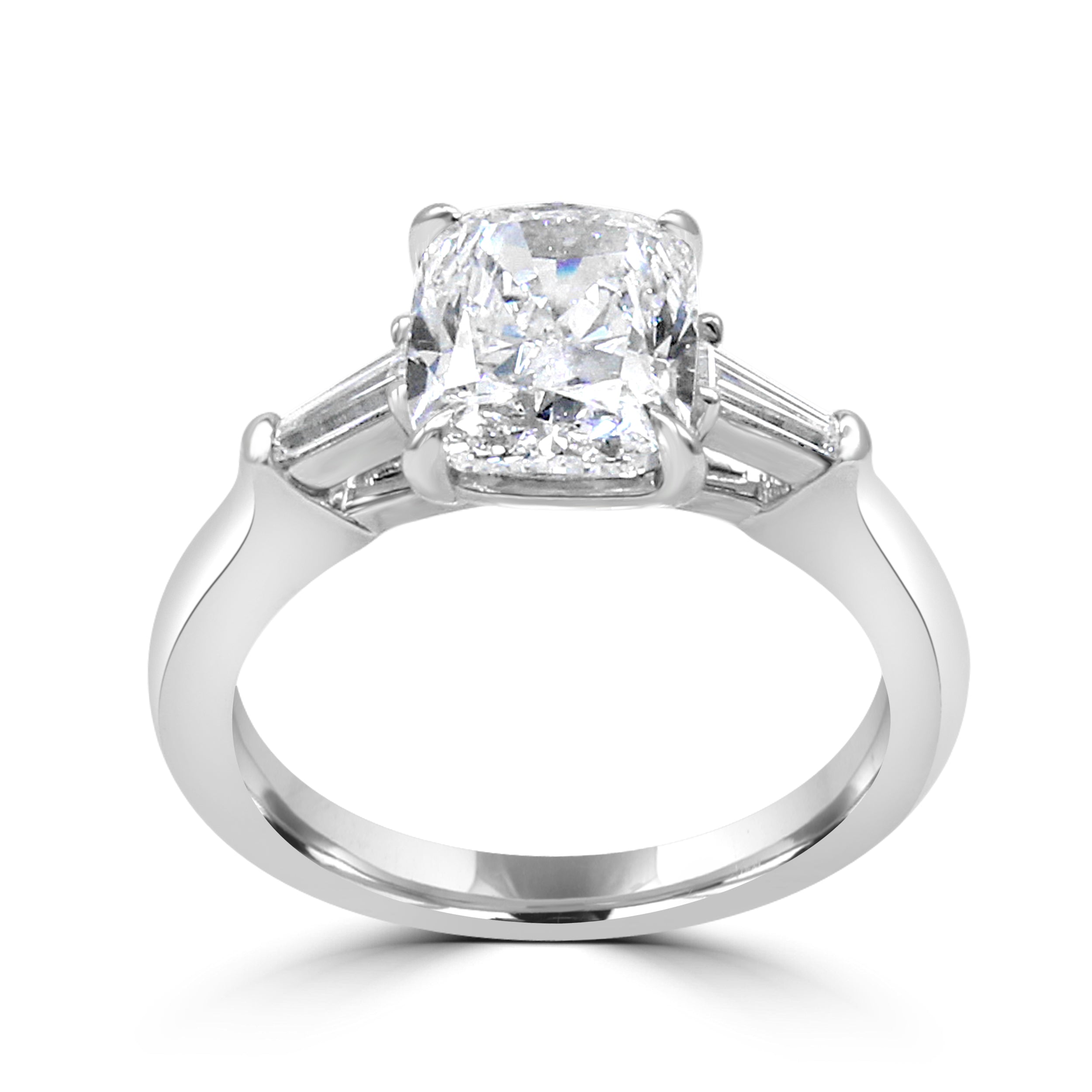 cushion cut&nbsp;diamond and&nbsp;tapered&nbsp;baguettes.